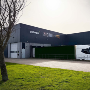 Bedrijfspand van Pieterpik, producent van zaden en agrarische verpakkingen